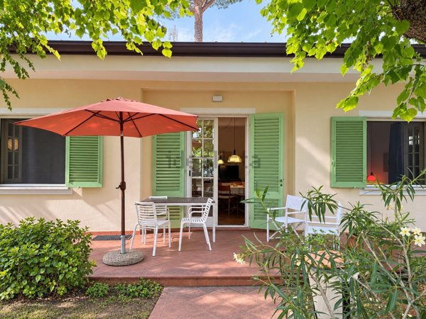casa indipendente in affitto a Forte dei Marmi in zona Vittoria Apuana