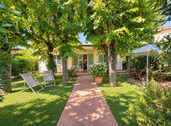 casa indipendente in affitto a Forte dei Marmi in zona Vittoria Apuana