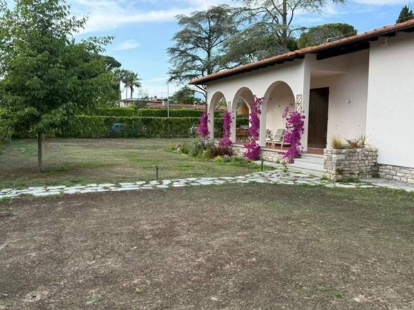 casa indipendente in affitto a Forte dei Marmi in zona Roma Imperiale