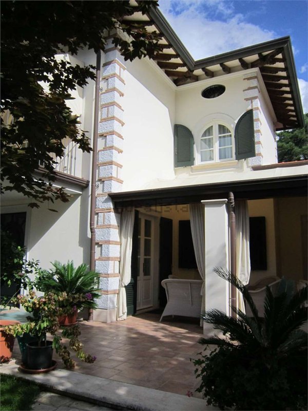 casa indipendente in affitto a Forte dei Marmi in zona Vittoria Apuana
