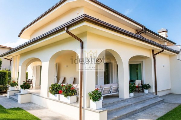casa indipendente in affitto a Forte dei Marmi in zona Vittoria Apuana