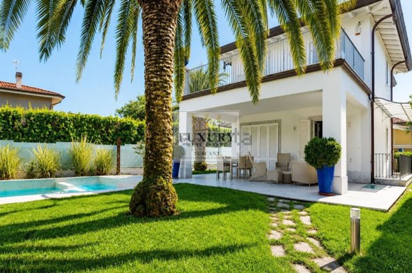 casa indipendente in affitto a Forte dei Marmi in zona Vittoria Apuana
