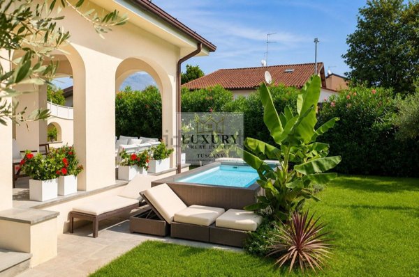 casa indipendente in affitto a Forte dei Marmi in zona Vittoria Apuana