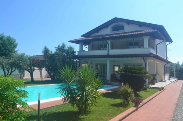 casa indipendente in affitto a Forte dei Marmi in zona Vaiana