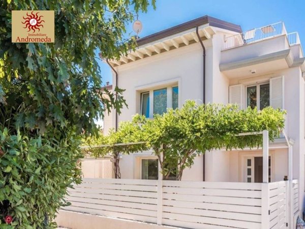casa indipendente in affitto a Forte dei Marmi in zona Roma Imperiale