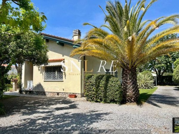 casa indipendente in affitto a Forte dei Marmi in zona Roma Imperiale