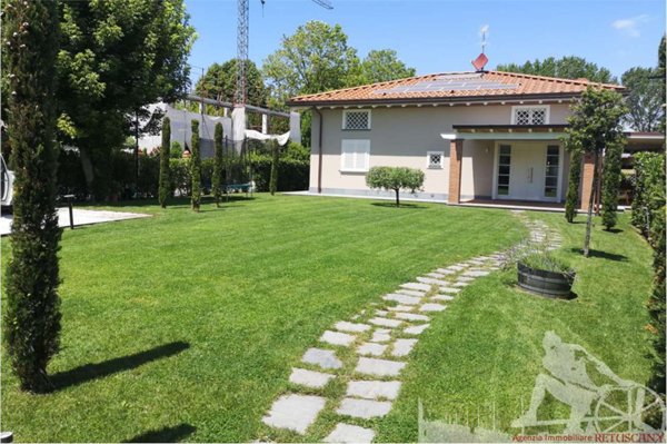 casa indipendente in affitto a Forte dei Marmi in zona Vittoria Apuana