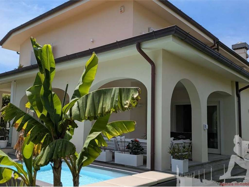 casa indipendente in affitto a Forte dei Marmi in zona Vittoria Apuana
