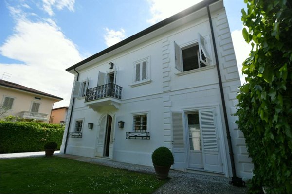 casa indipendente in affitto a Forte dei Marmi in zona Vittoria Apuana