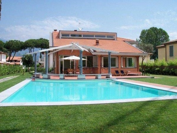 casa indipendente in affitto a Forte dei Marmi in zona Vittoria Apuana