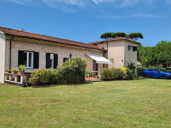 casa indipendente in affitto a Forte dei Marmi in zona Vittoria Apuana