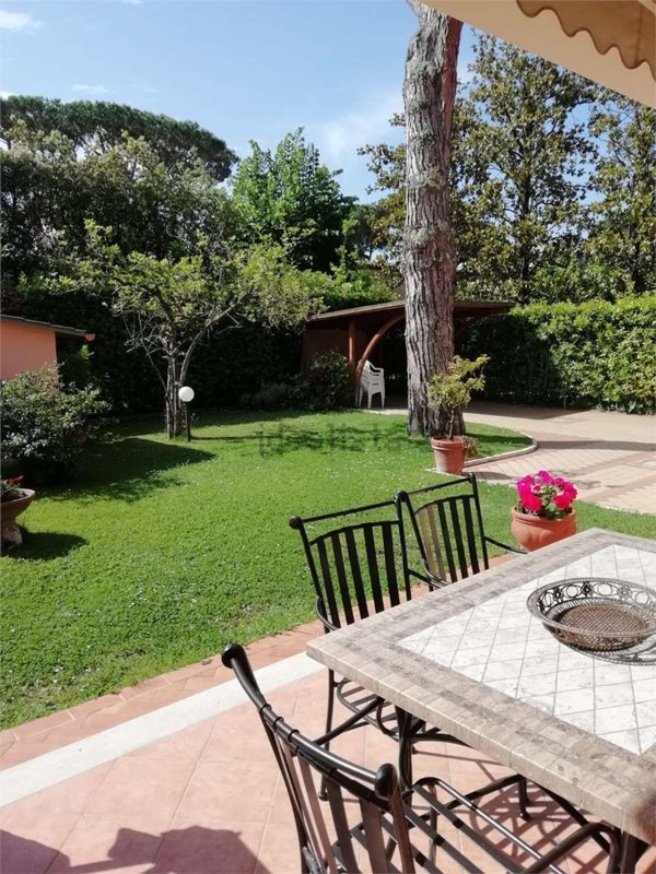 casa indipendente in affitto a Forte dei Marmi in zona Vittoria Apuana