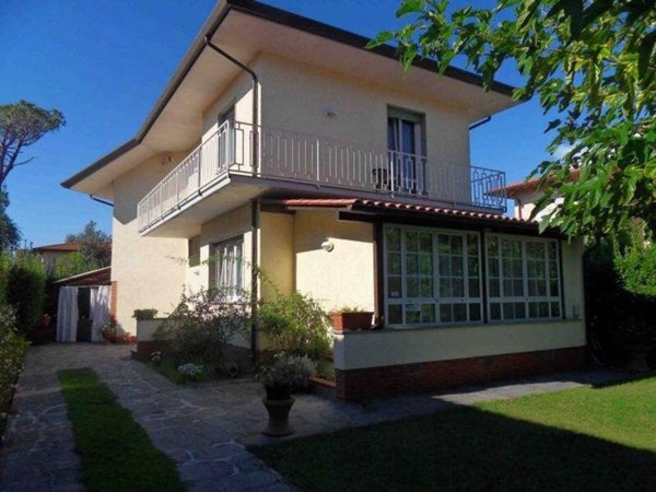 casa indipendente in affitto a Forte dei Marmi in zona Vittoria Apuana