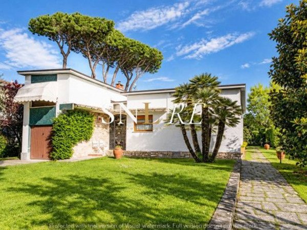 casa indipendente in affitto a Forte dei Marmi in zona Roma Imperiale