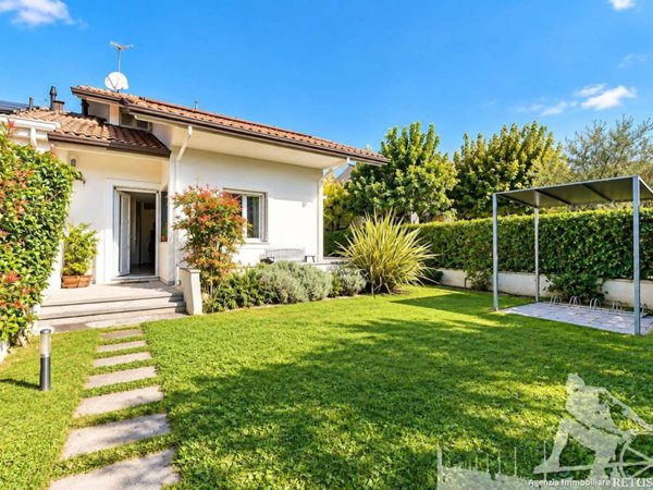 casa indipendente in affitto a Forte dei Marmi in zona Vaiana