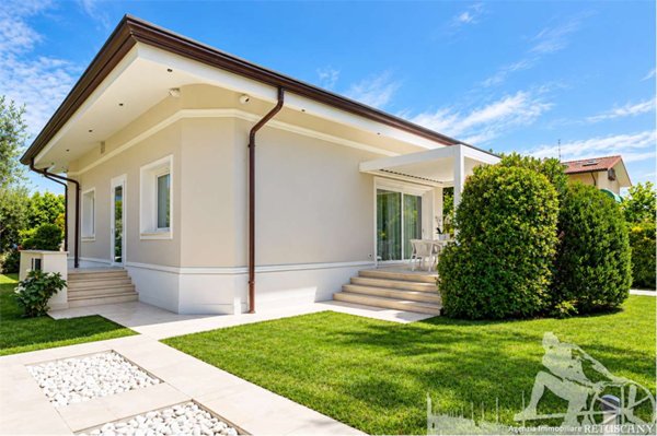 casa indipendente in affitto a Forte dei Marmi in zona Vittoria Apuana