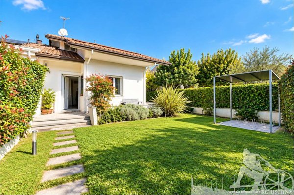 casa indipendente in affitto a Forte dei Marmi in zona Vaiana