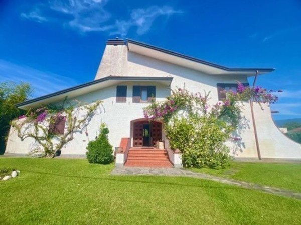 casa indipendente in affitto a Forte dei Marmi in zona Vittoria Apuana