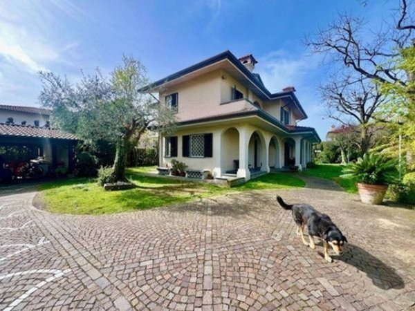 casa indipendente in affitto a Forte dei Marmi in zona Vittoria Apuana