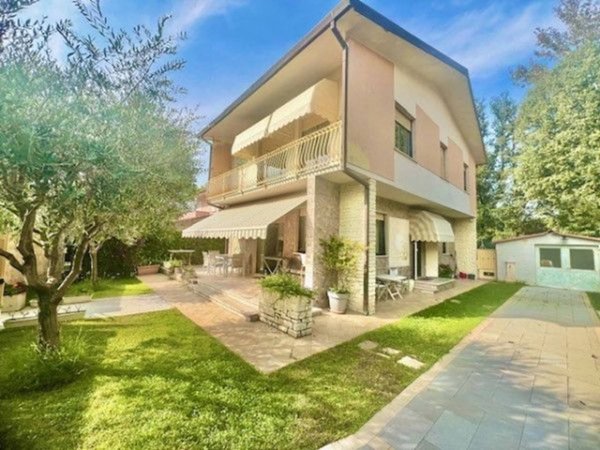 casa indipendente in affitto a Forte dei Marmi in zona Vittoria Apuana