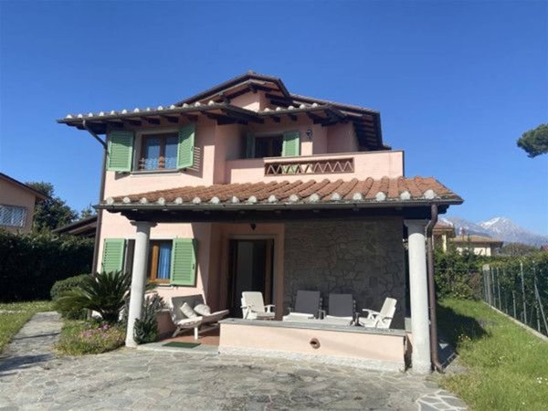 casa indipendente in affitto a Forte dei Marmi in zona Vittoria Apuana