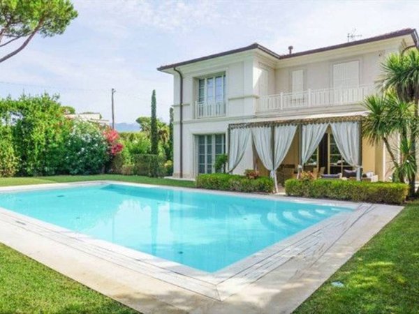 casa indipendente in affitto a Forte dei Marmi in zona Vittoria Apuana