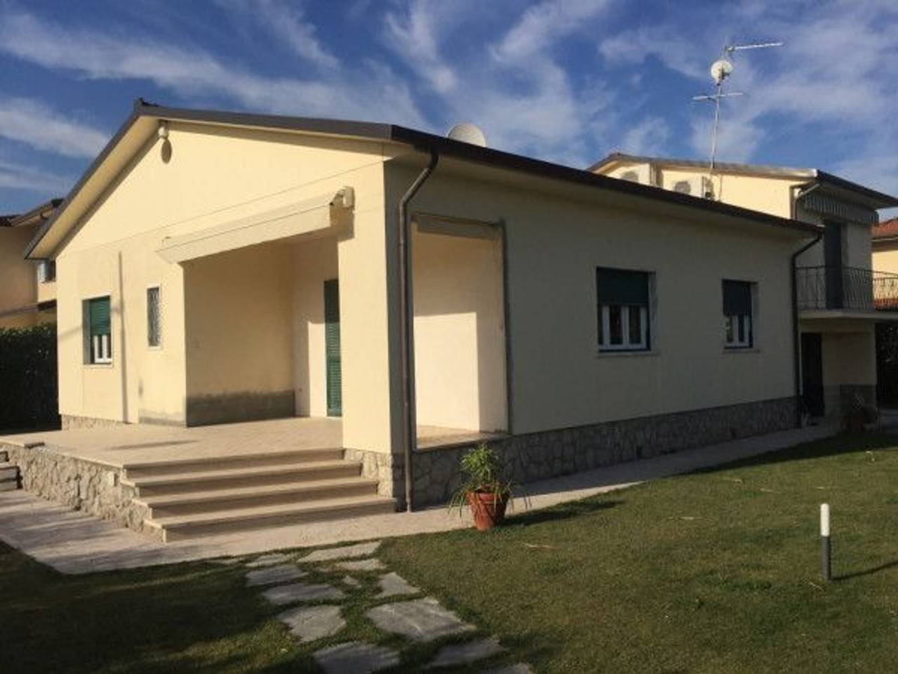 casa indipendente in affitto a Forte dei Marmi in zona Vittoria Apuana