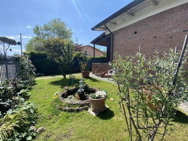 casa indipendente in affitto a Forte dei Marmi in zona Vittoria Apuana