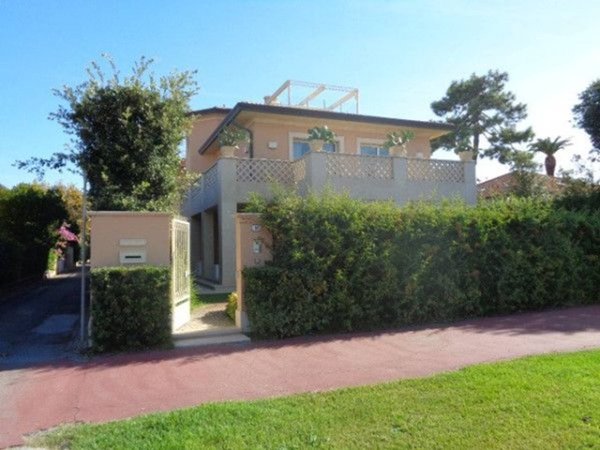 casa indipendente in affitto a Forte dei Marmi in zona Vittoria Apuana