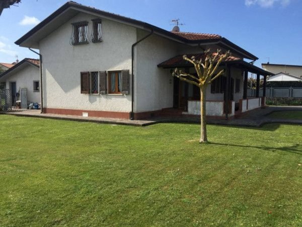 casa indipendente in affitto a Forte dei Marmi in zona Vittoria Apuana