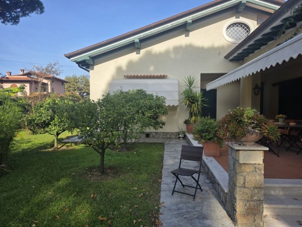 casa indipendente in affitto a Forte dei Marmi in zona Roma Imperiale