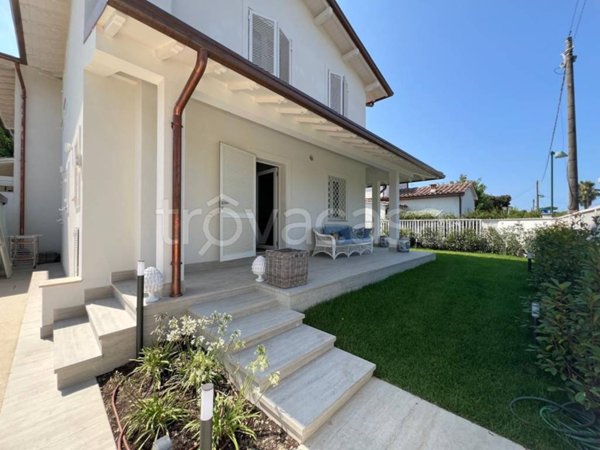 casa indipendente in affitto a Forte dei Marmi in zona Vittoria Apuana