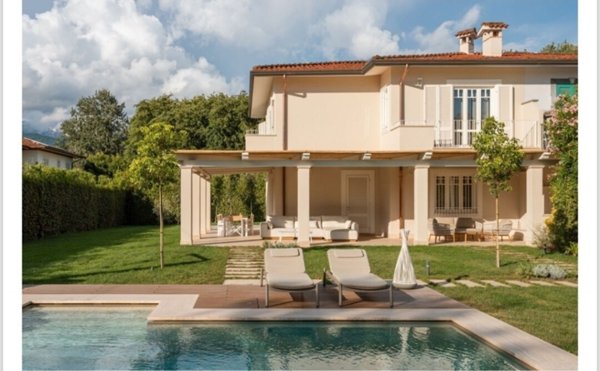 casa indipendente in affitto a Forte dei Marmi in zona Vittoria Apuana