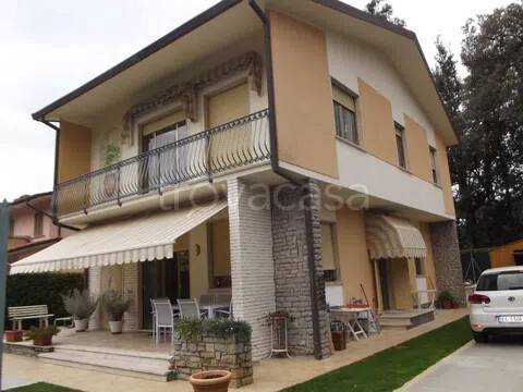 casa indipendente in affitto a Forte dei Marmi in zona Vittoria Apuana