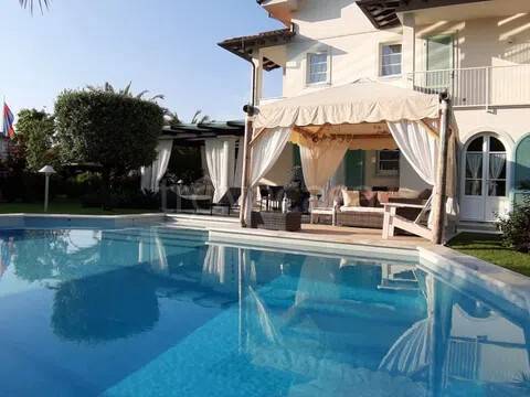 casa indipendente in affitto a Forte dei Marmi in zona Vittoria Apuana