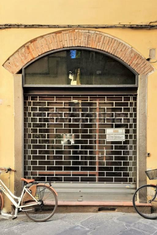 locale di sgombero in affitto a Lucca in zona Centro Città
