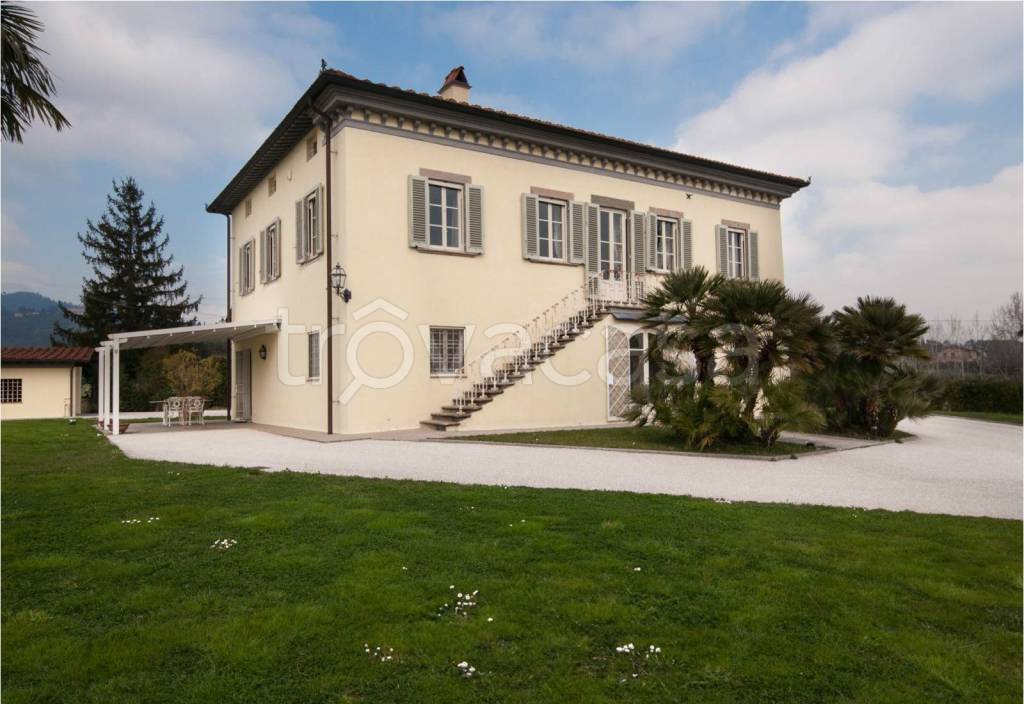 casa indipendente in affitto a Lucca in zona Monte San Quirico