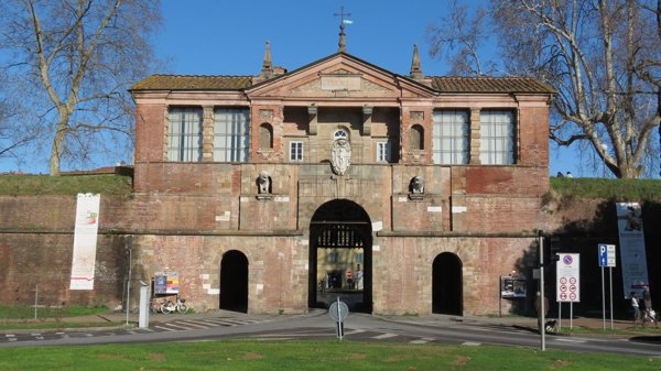 locale di sgombero in affitto a Lucca in zona Centro Città
