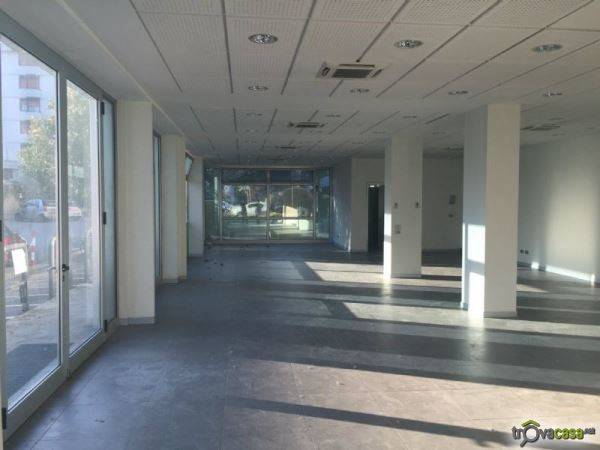 locale commerciale in affitto a Lucca in zona Centro Città