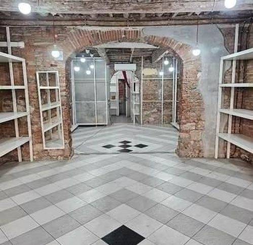 negozio in affitto a Lucca in zona zona San Filippo
