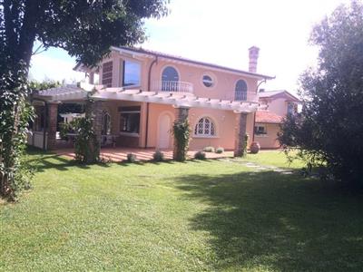 casa indipendente in affitto a Lucca