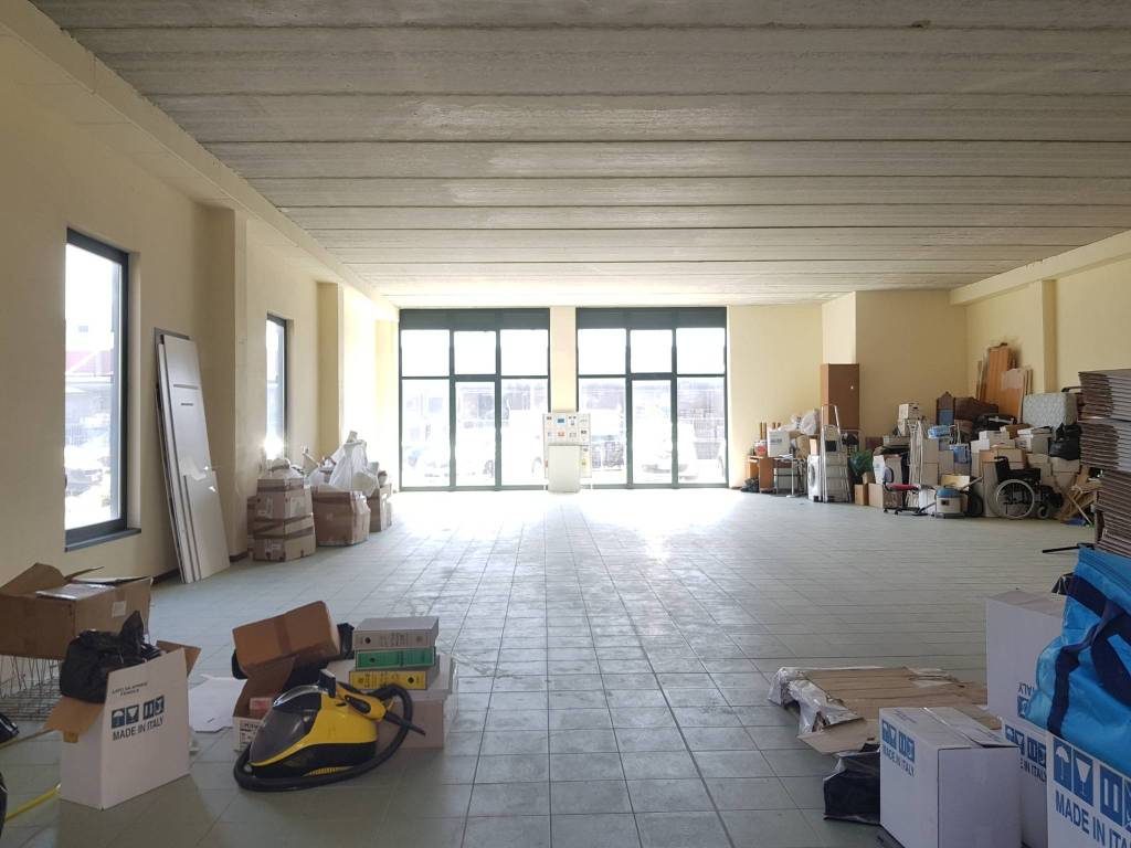 locale commerciale in affitto a Lucca in zona Sant'Anna