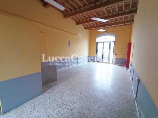locale commerciale in affitto a Lucca in zona Centro Città