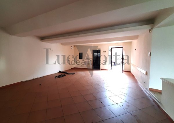 negozio in affitto a Lucca in zona zona SS. Annunziata