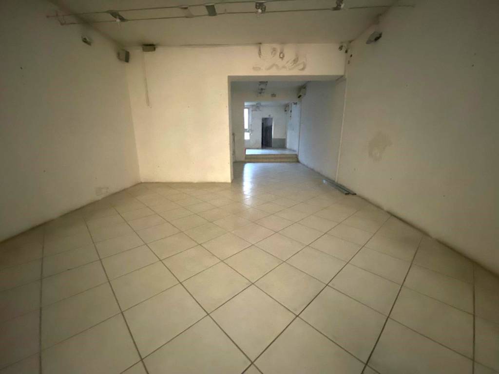 negozio in affitto a Lucca in zona Centro Città