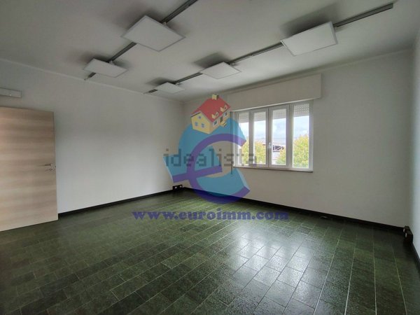 ufficio in affitto a Lucca in zona zona Sorbano