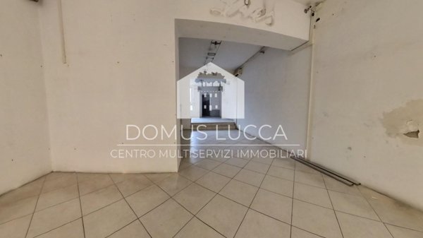 negozio in affitto a Lucca in zona Centro Città