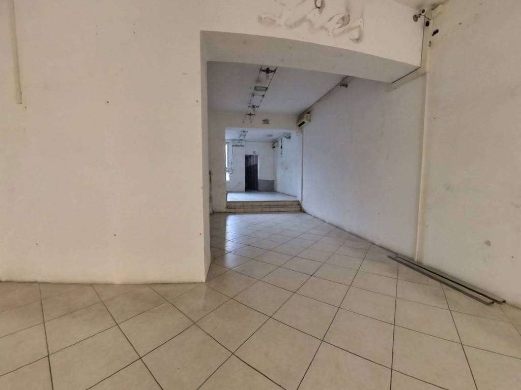 negozio in affitto a Lucca in zona Centro Città