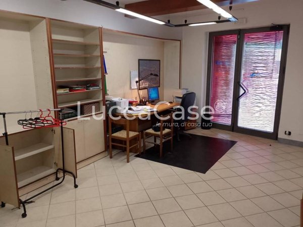 locale commerciale in affitto a Lucca in zona Centro Città