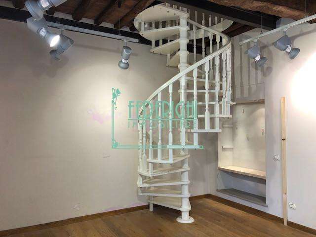 negozio in affitto a Lucca in zona Centro Città